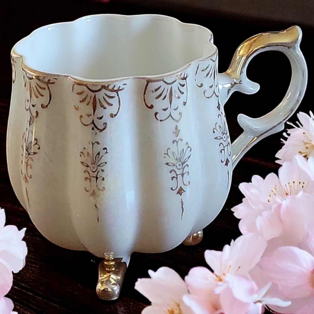 1 Vtg Marco 1950-60's Vtg Gold Accents 4 Footed Teacup Espresso Shot Cup